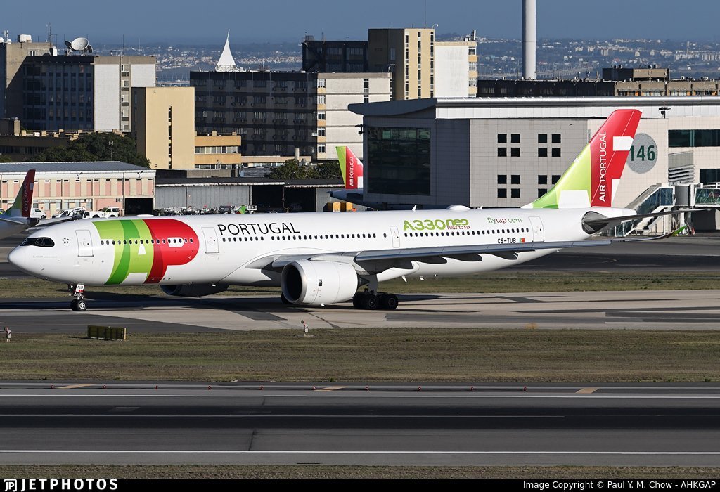 dgaviacion_'s tweet photo. 🇵🇹🇻🇪: TAP Air Portugal anunció que retomará sus vuelos hacia Venezuela operando temporalmente entre Lisboa y Valencia (Venezuela) a partir del 13 de julio.

La aerolínea operará una frecuencia semanal, operando los lunes, aunque espera incrementar a una segunda frecuencia semanal. El vuelo tendrá una escala técnica en la Isla de Guadalupe.
