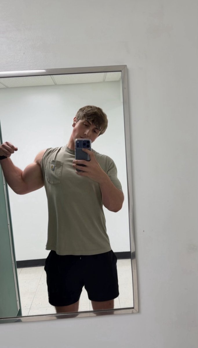 braykelller's tweet photo. Love shoulders &amp; arms day if you couldn’t tell https://t.co/Fzy4sLbI6Z
