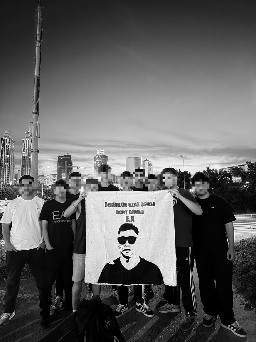 bjkfighterss's tweet photo. Demir parmaklıklar umudu hapsedemez.
Elbet bir gün. E.A 🕊️ https://t.co/TFHZyHlqT7