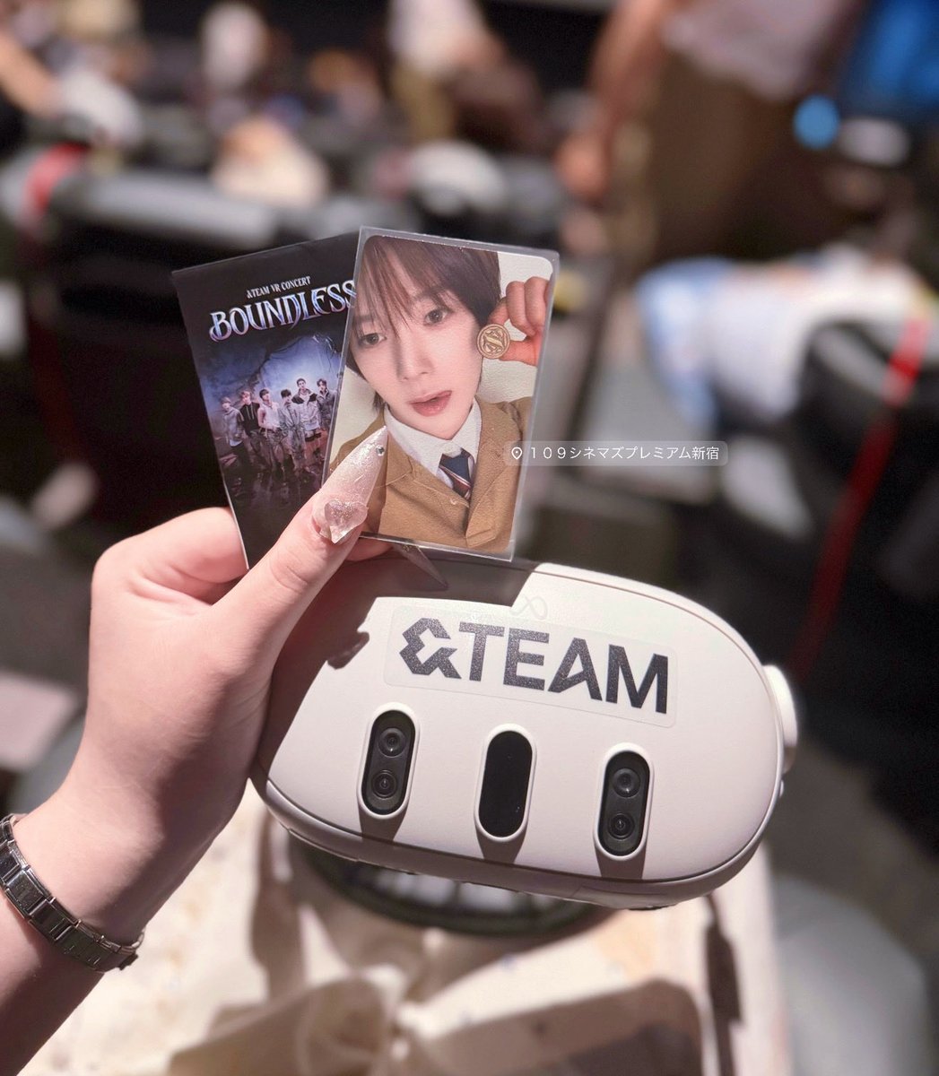 a_tk9mi's tweet photo. &amp;𝐓𝐄𝐀𝐌 𝐕𝐑 𝐂𝐎𝐍𝐂𝐄𝐑𝐓：𝐁𝐎𝐔𝐍𝐃𝐋𝐄𝐒𝐒
VRコンサート激近すぎた(/ ＞ ̫＜)/💕︎トレカ自引きできたしビジュよすぎた😭😭😭
#andTEAM_VRConcert   #BOUNDLESS #andTEAM神席体験 https://t.co/JvUUwn0zYD