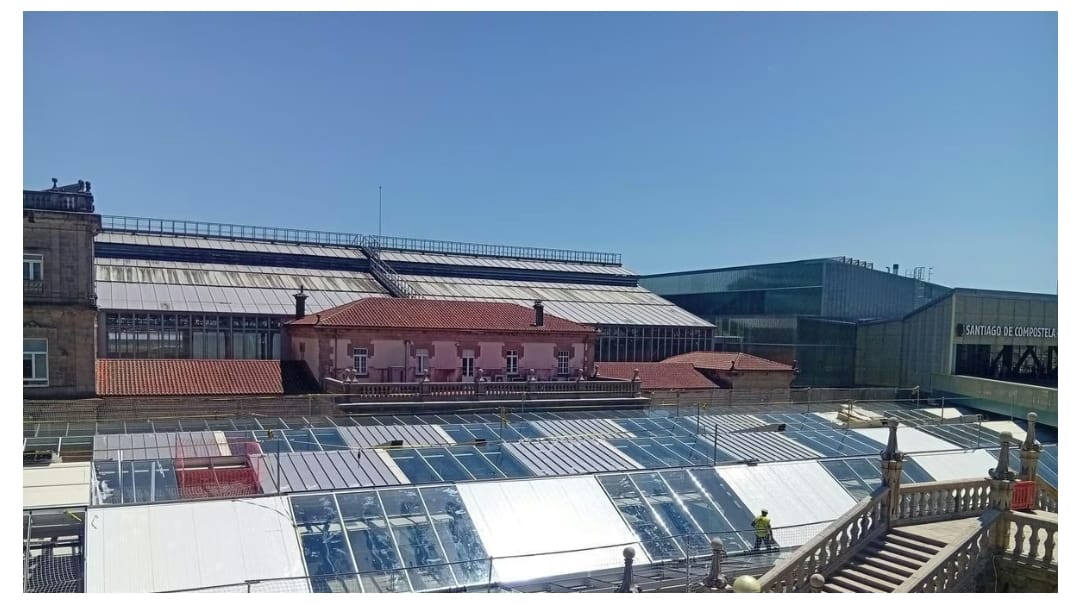 AlejandroPLArt's tweet photo. @CulturaXunta es increíble que el ser que ha aprobado este atentado contra el patrimonio y el buen gusto no esté ya imputado/a. La peor intermodal de España, un despropósito de parches y falta de integración, un mr Potato. Puta vergüenza. @Xunta https://t.co/5iLl5fncNG