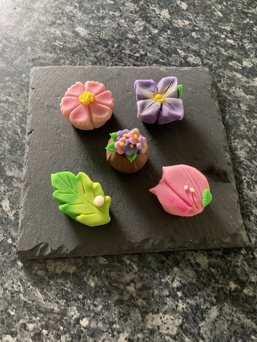 milky66's tweet photo. 6月のお菓子
和菓子作りの練習と
茶道のお稽古中

#和菓子 #練り切り #あんこ好き #6月 #wagashi #nerikiri #japan #wiesbaden #macha https://t.co/NJShrFWoBA