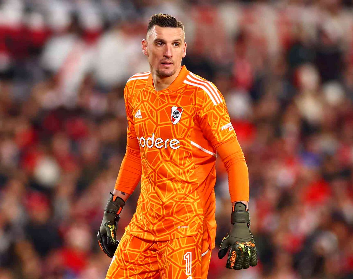 AdrianDalmasso's tweet photo. Personificó la esencia de todo lo que debe ser un jugador de River. Talento. Trabajo. Deportividad. Porte. Humildad.
Arquero de equipo ganador.
Arquero de Club Grande.
Lo indefectible no quita la pena, querido Pulpo.
Fueron 8 años inolvidables.
Te vas, pero te quedás para siempre https://t.co/bD9wgLftzl