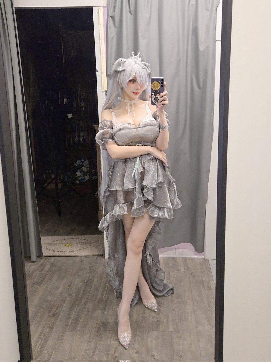 Genkocosplay's tweet photo. 灰姑娘🩵
#灰姑娘 #Cinderella #NIKKEGoddessOfVictory #NIKKE #nikkecosplay https://t.co/DE7EmetWiy