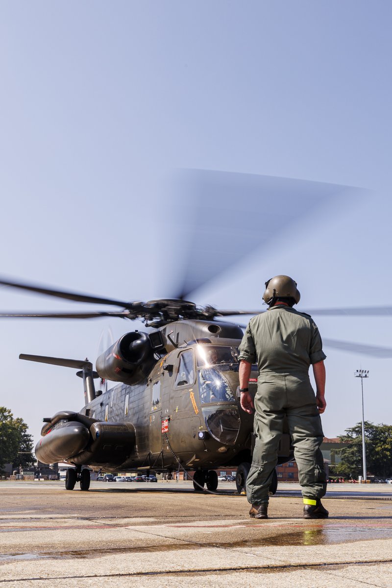 RAF_Odiham's tweet photo. ๐ฉ๐ช Last week, we welcomed a visitor we don't normally see at RAF Odiham: a German Air Force Sikorsky CH-53.
Working alongside our allies strengthens interoperability, enhances readiness, and reinforces our shared commitment to collective defence.
#NATO #StrongTogether #Defence https://t.co/OsCD5BlxZG