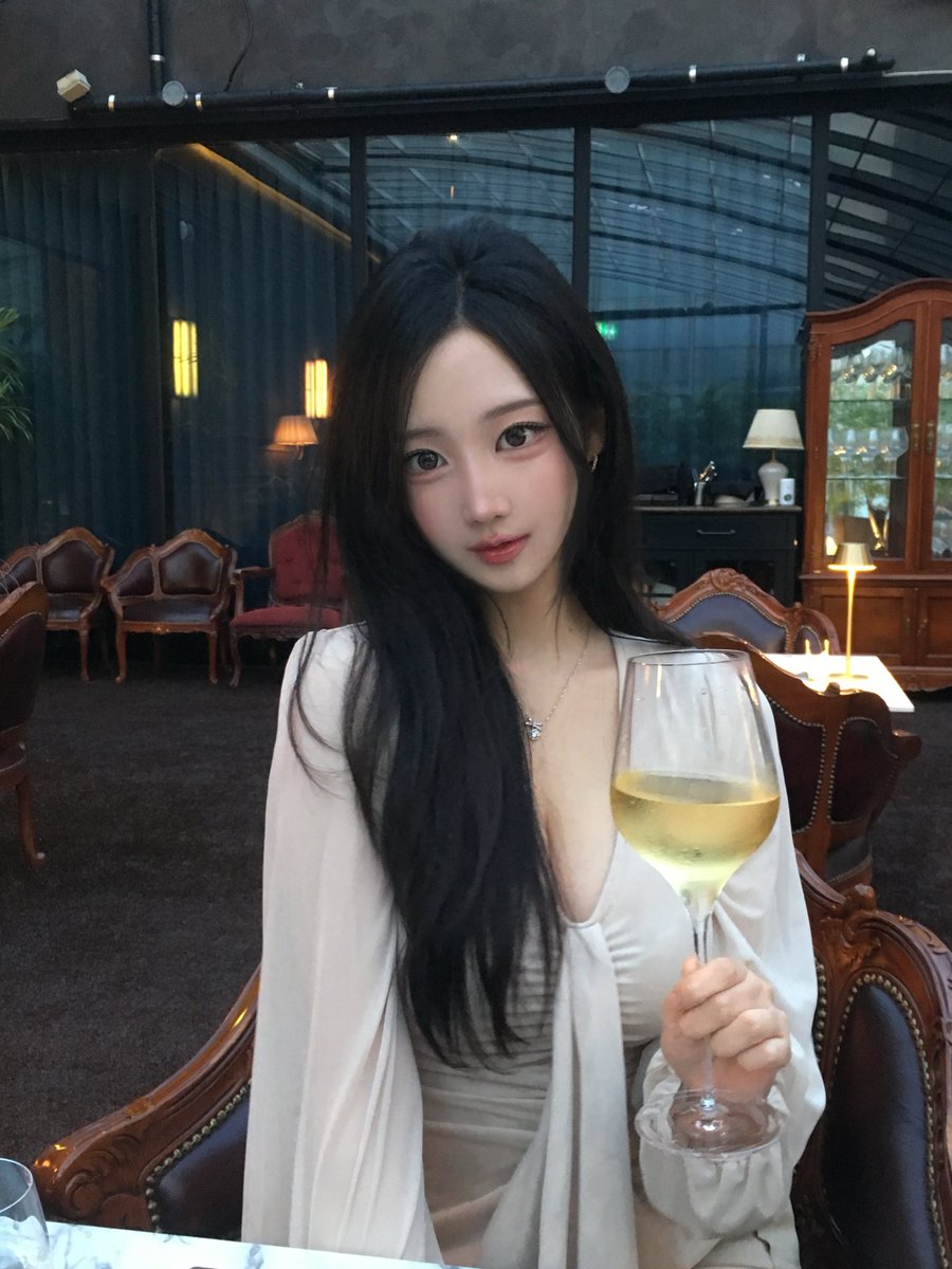 im38214390's tweet photo. #술한잔 #일탈 #가슴 https://t.co/ZCQHEhhtJG