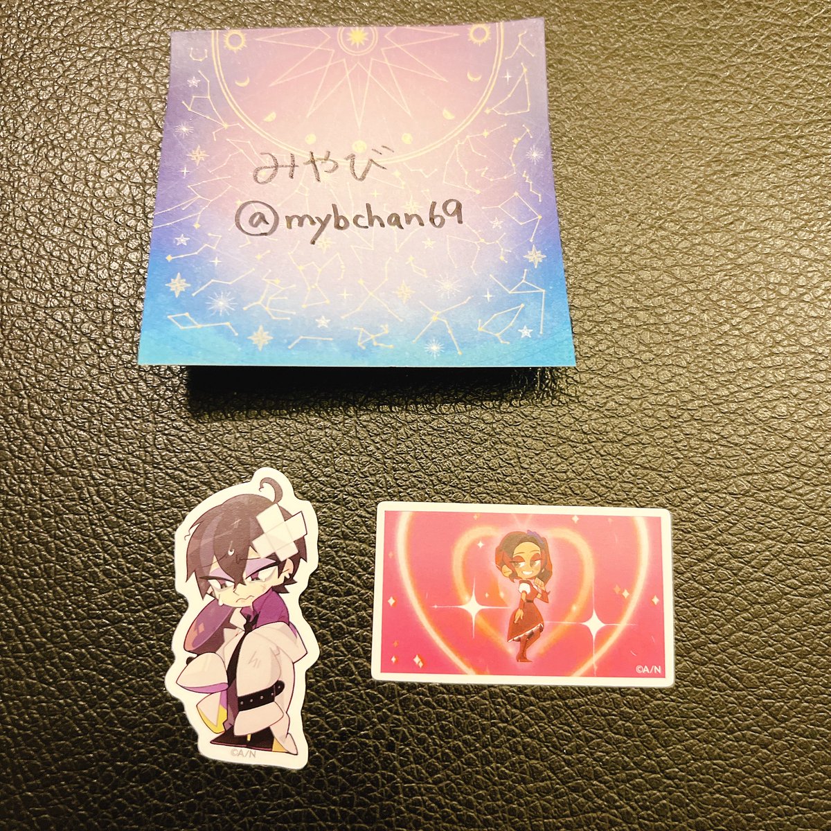 mybchan69's tweet photo. @no_TL  【交換】エイプリレディーズ ランダムステッカー 

譲→画像1枚目
求→画像2枚目

できれば同種での交換、郵送での交換希望です。
まとめての方を優先させて頂きます。
検索からでも構いませんのでお声掛けください。 https://t.co/Nziid3Kjhe