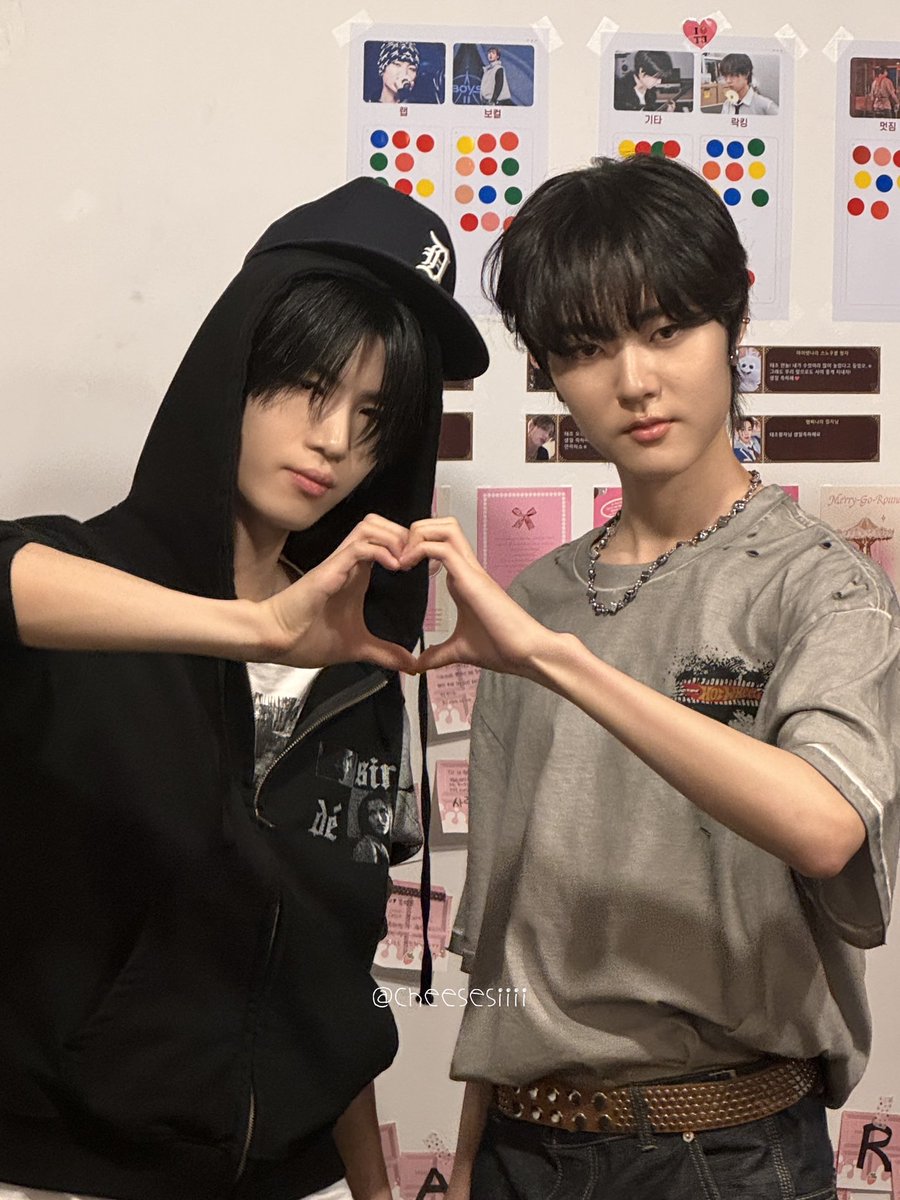 cheesesiiii's tweet photo. 하트 시켜서 미안해 얘들아 무서워요

#염예찬 #김태조 https://t.co/5REfKESYUP