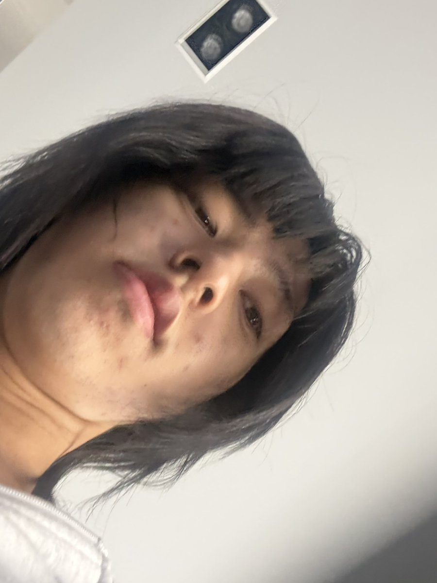 Kashiitlll2_2's tweet photo. 待って待って、💦ほんとに待って💦💦
右の写真だれなのぉぉ😭知らない人の写真がフォルダーにあったの🌀🌀
右は自分ってわかるんだけどほんとに誰？
まさか同一人物⁉️😱

 #男の娘  #雰囲気１ｍｍでもいいと思ったらいいね  #雰囲気 https://t.co/YqGcCII1aP