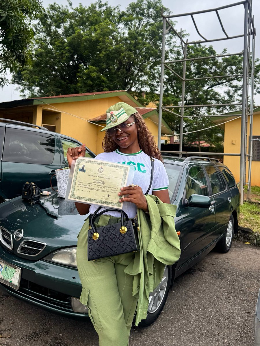real_mercynancy's tweet photo. I school 👩‍🎓 
I served 🇳🇬 
Got certified 📝 
NYSC completed 
It’s POP DAY 🎉🎊 
#oyocorper https://t.co/2TsJExUhId