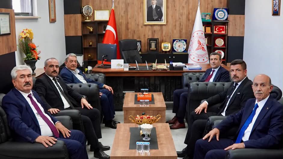 mhpmalatyail's tweet photo. MHP Malatya Milletvekili Sn. Turgay Şengönül, Milletvekilimiz, Ülkü Ocakları İl Başkanımız, Battalgazi ve Yeşilyurt İlçe Başkanlarımız ve İl Yönetim kurulu üyelerimizle Malatya İl Sağlık Müdürümüz Uzm.Dr. Cezmi KARACA’yı ziyaret ettiler.
@turgaysengonul https://t.co/8z2kRflT0M