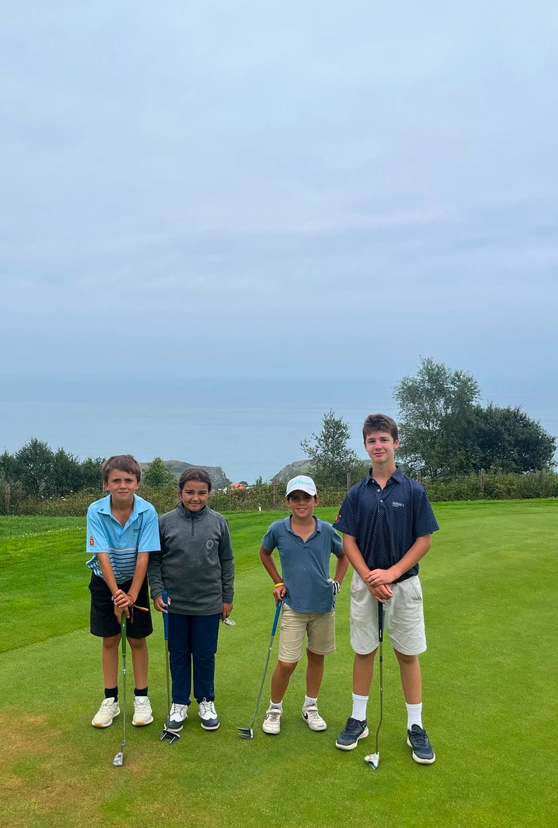 comillasfnx's tweet photo. Esta tarde hemos ido al campo de golf de Llanes ! ⛳️🥳 https://t.co/Nsoy8I0Lg2