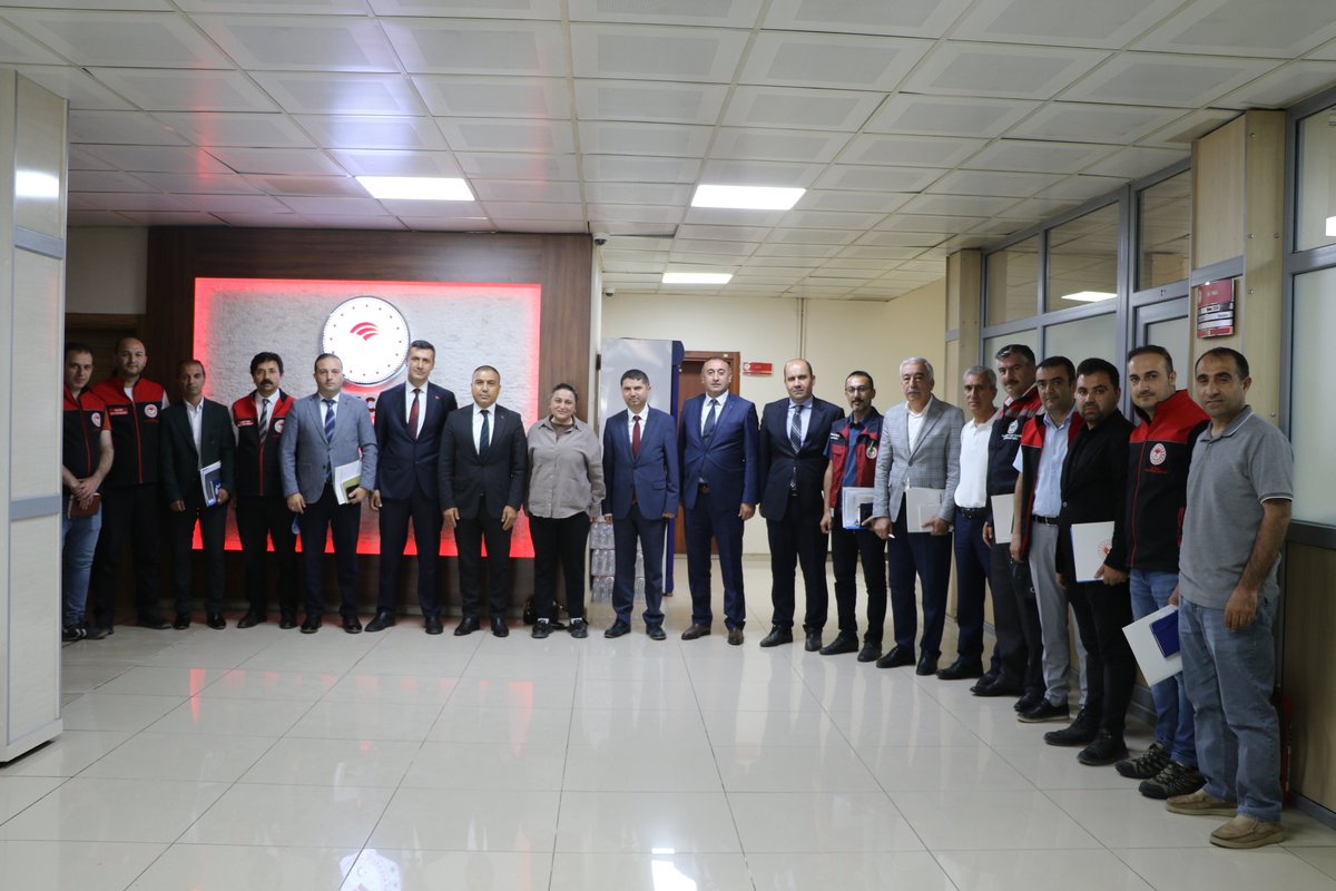 agritarimgovtr's tweet photo. Bakanlığımız Strateji Geliştirme Başkanı Sayın Göktuğ BAĞLI ile Bütçe Daire Başkanı Sayın Mehmet YÜCEL, İl Müdürlüğümüze ziyarette bulundular.
@TCTarim 
@ibrahimyumakli 
@mehmethsyngl https://t.co/AF6PuAQ8Oe