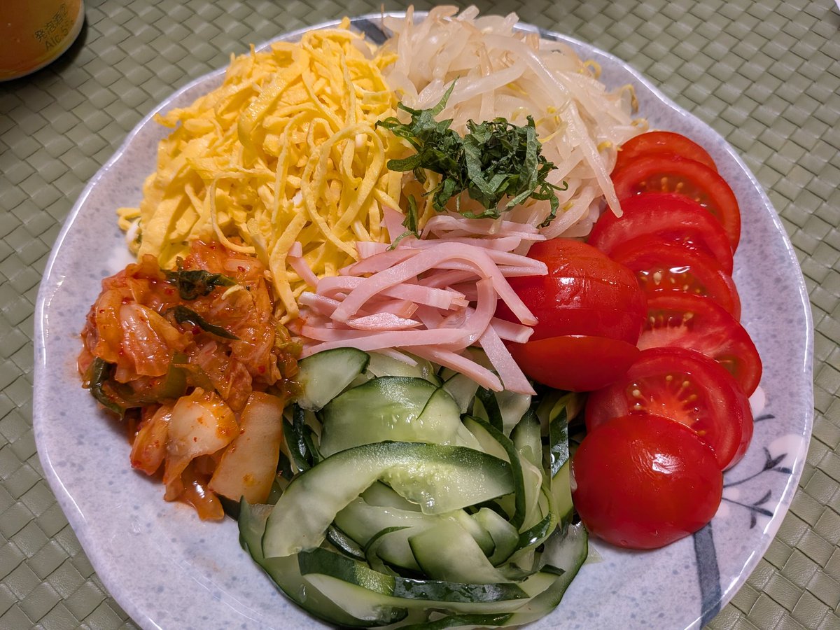 _miko_0220's tweet photo. @SORGENTI_Info 暑いし…って所で同じく具材たっぷりな冷やし中華でした😋
素麺は私も薬味を色々楽しみます✨

今日も1日お疲れ様でした💞 https://t.co/k5Adu3j7PU