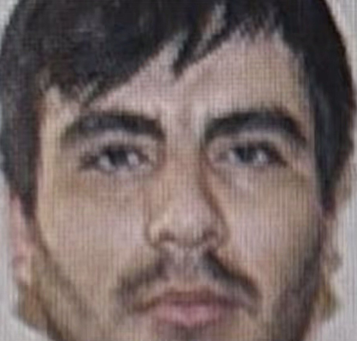 M3nt4D0_'s tweet photo. @KampfeRambo @zicui88 Si se parece no mames, todo puto ojeroso de no poder dormir por andar pendiente, solo de quito la barba y se cortó el pelo https://t.co/8L0uQ8oCKq