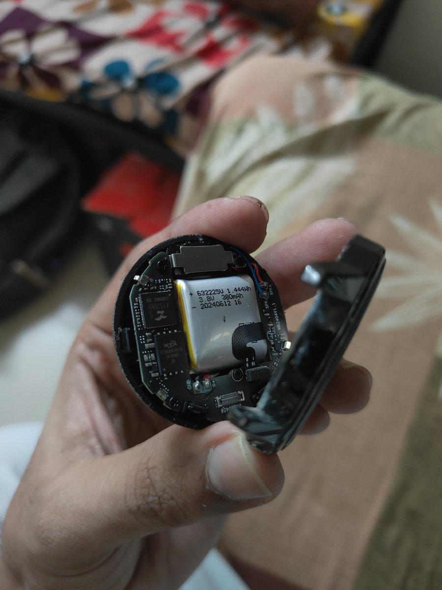 TweakyTalker's tweet photo. I purchased the Realme Watch S2 on January 10, 2025. Just over a year later, the battery swelled, causing the display panel to detach. The service center's response? Since the warranty period is over, I'm on my own.
@realmeIndia @realmecareIN @realmeglobal ,
Utterly disappointed https://t.co/45EM0TXPIa