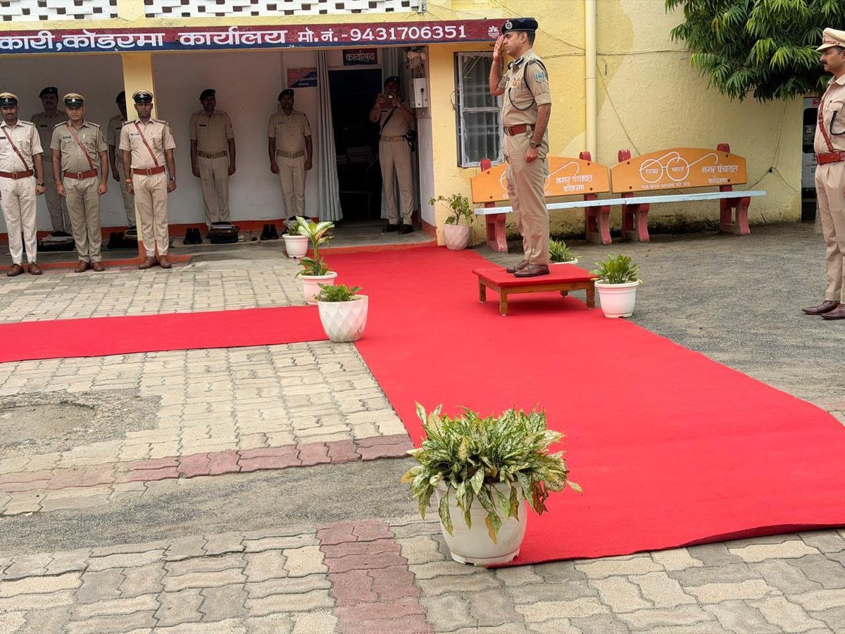 DigHazaribagh's tweet photo. आज दिनांक-09/07/2026 को अनुमण्डल पुलिस पदाधिकारी, कोडरमा के कार्यालय (कोडरमा जिला) का निरीक्षण पुलिस उप महानिरीक्षक , उ0छो0 क्षेत्र, हजारीबाग द्वारा किया गया।@JharkhandPolice @IGBokaro @AnjaniJha_IPS @spkoderma1 https://t.co/EeoVj2Zeyv