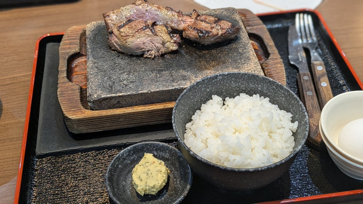 1023_ryou's tweet photo. 今日の夜飯は家族でステーキ🥩食べました!明日学校行ったら土日休み!　がんばるぞ!! https://t.co/XQudIZebge