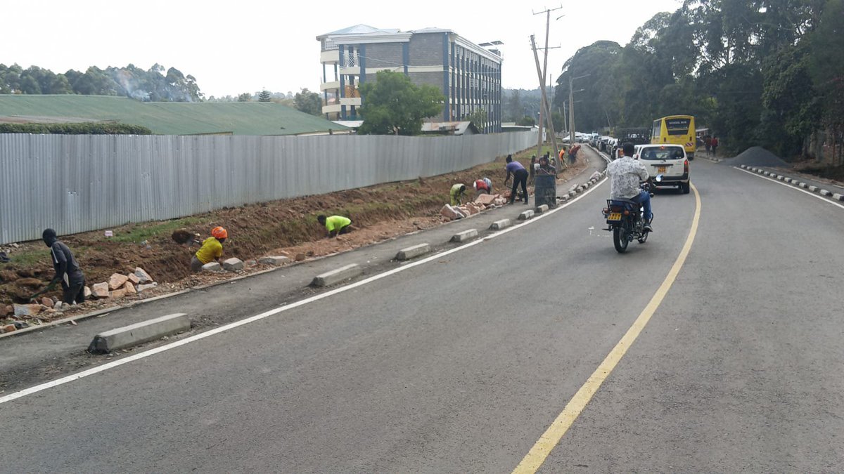 KURAroads's tweet photo. Final touches pale Bomet Town...15 Kilometers done! @MuriraKinoti @036Bometcounty https://t.co/I7r0aYMw6t
