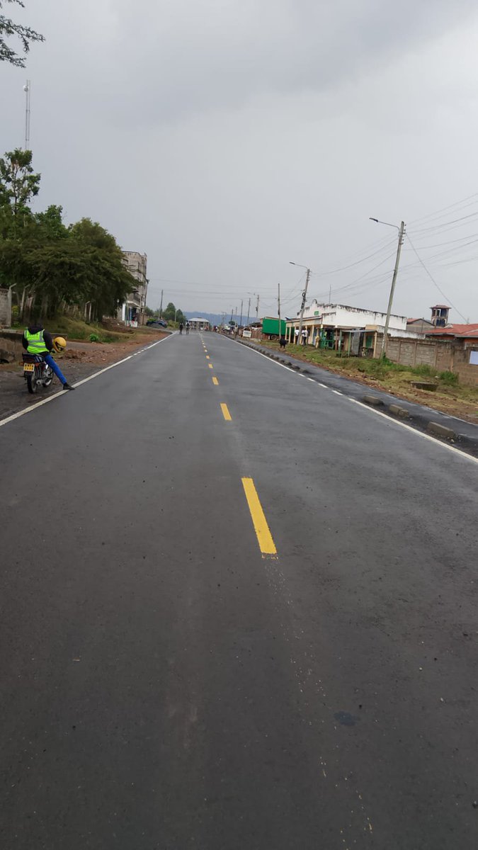 KURAroads's tweet photo. Final touches pale Bomet Town...15 Kilometers done! @MuriraKinoti @036Bometcounty https://t.co/I7r0aYMw6t