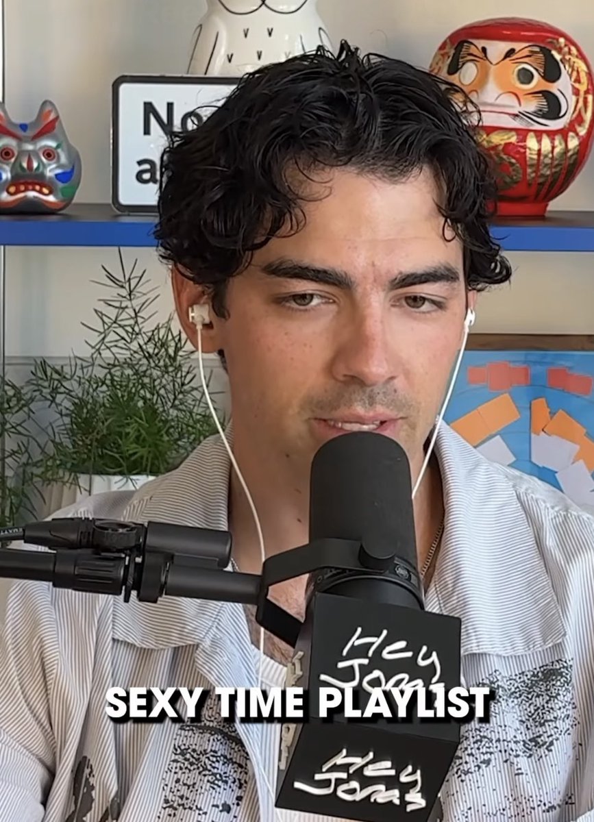 Jonas Brothers No Context tweet media