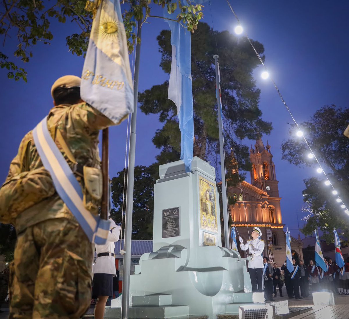 QuintelaRicardo's tweet photo. Con el tradicional izamiento de las bandera, dimos inicio a los actos conmemorativos por un nuevo aniversario de la Independencia Argentina.

Esta fecha nos invita a recordar a quienes hicieron posible el nacimiento de nuestra Patria y a renovar el compromiso de seguir construyendo, con unidad y solidaridad, un país más justo para todos y todas.