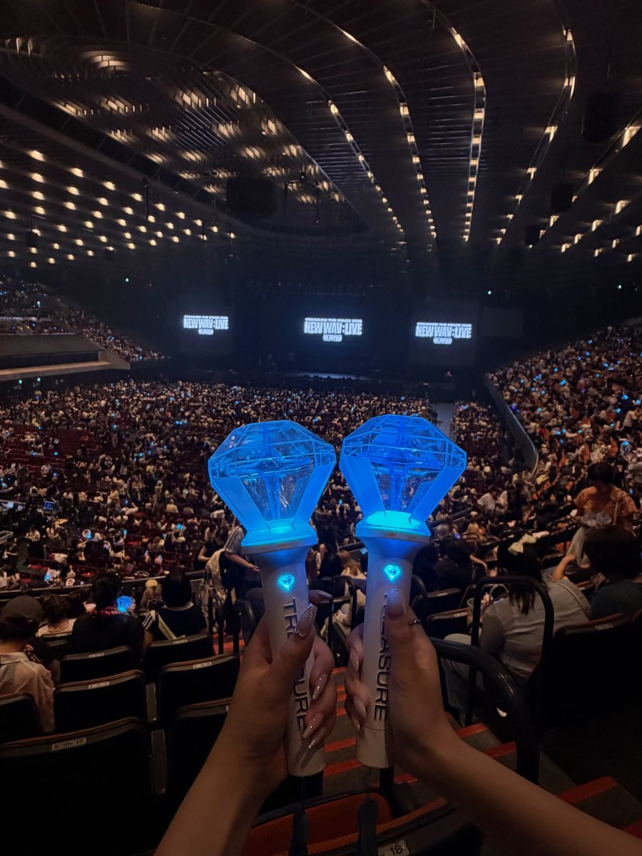 sunon0624's tweet photo. TREASURE THE STAGE 2026NEW WAV : LIVE IN JAPAN  💎.*

treasure大阪初日楽しかった〜𖤐 ̖́-
260505ヨントンビジュのフォトイズムもとれた📷💭 ̖́-
次はジュンギュのIFIみたい🥹✨

#TREASURE #junkyu #준규 https://t.co/Zb1O1wz02M