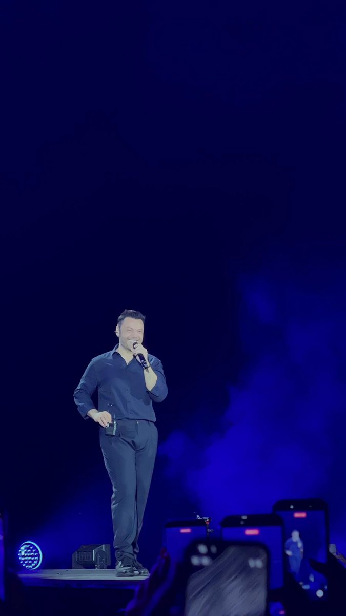 giu2795's tweet photo. La nostalgia è fortissima, ma aver potuto vivere ed amare questa notte è un ricordo indelebile. 
Niente è più inabitabile di un posto dove siamo stati felici ♡
#tzn #tizianoferrostadi2026 #stadiosannicola #8luglio26 https://t.co/1BdB0Xb9XM