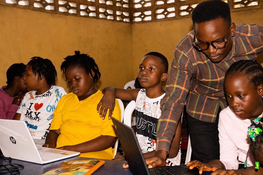 MakaFoundation's tweet photo. Day 2 of #TechForAll 💻
Girls and boys learning AI and digital skills together. That’s the future we’re building—one child at a time.
#GirlsInTech #AI #DigitalLiteracy #Liberia #MakaFoundation https://t.co/kKo9d2Ry9o