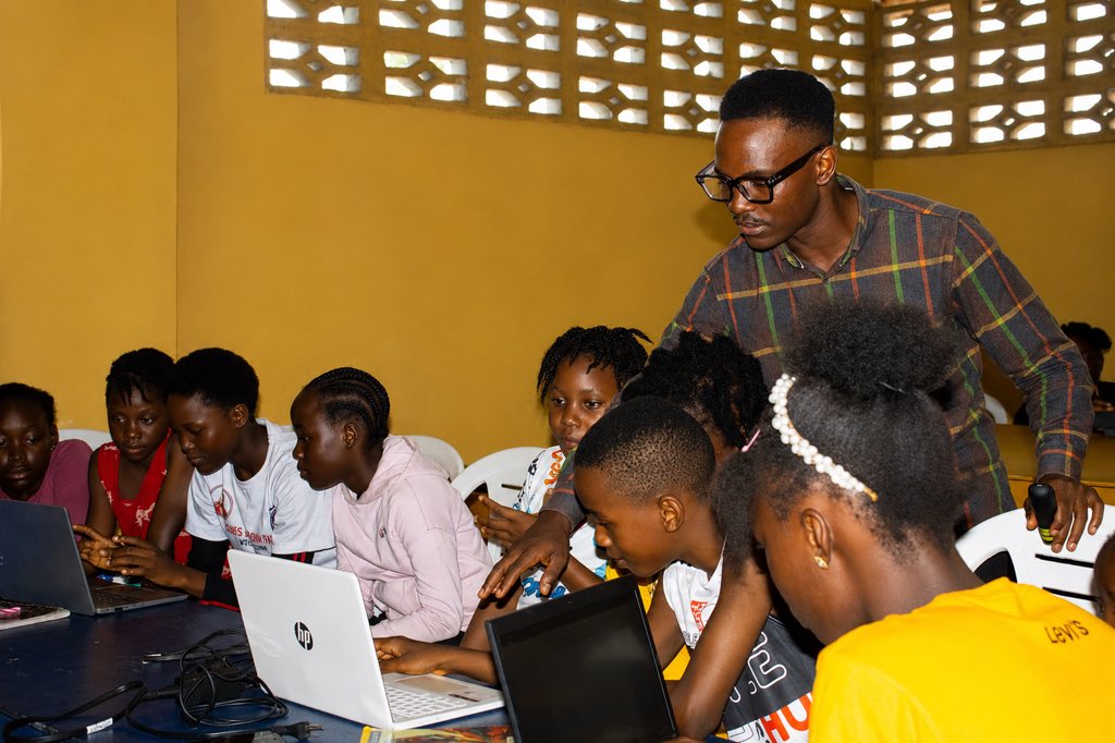MakaFoundation's tweet photo. Day 2 of #TechForAll 💻
Girls and boys learning AI and digital skills together. That’s the future we’re building—one child at a time.
#GirlsInTech #AI #DigitalLiteracy #Liberia #MakaFoundation https://t.co/kKo9d2Ry9o