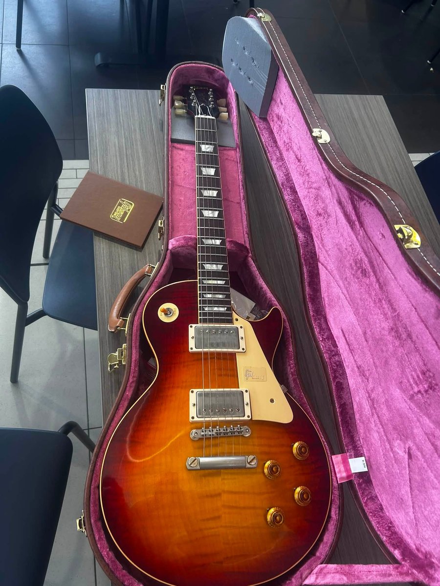 UndercoverIndy's tweet photo. Derek's NGD. 😲 https://t.co/LUQGW3LzLF
