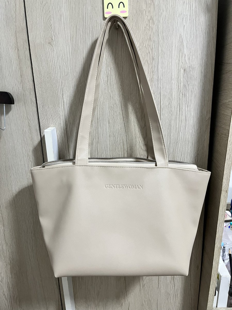 bibibwoo's tweet photo. ส่งต่อกระเป๋าgentlewomen

ซื้อมาไม่ถึงเดือนค่ะ อุปกรณ์ครบกล่อง
ราคา1,150 ฿ 
ต่อรองราคาได้นะคะ^^ 

นัดรับแถวมข.ได้นะคะ
#ส่งต่อกระเป๋า #กระเป๋ามือสอง #gentlewomen #ส่งต่อกระเป๋ามือสอง #ส่งต่อเสื้อผ้า #ส่งต่อเสื้อผ้ามือสอง #เสื้อผ้ามือสอง #โล๊ะตู้ https://t.co/N2c3M4Npjg