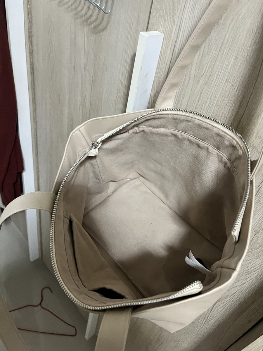 bibibwoo's tweet photo. ส่งต่อกระเป๋าgentlewomen

ซื้อมาไม่ถึงเดือนค่ะ อุปกรณ์ครบกล่อง
ราคา1,150 ฿ 
ต่อรองราคาได้นะคะ^^ 

นัดรับแถวมข.ได้นะคะ
#ส่งต่อกระเป๋า #กระเป๋ามือสอง #gentlewomen #ส่งต่อกระเป๋ามือสอง #ส่งต่อเสื้อผ้า #ส่งต่อเสื้อผ้ามือสอง #เสื้อผ้ามือสอง #โล๊ะตู้ https://t.co/N2c3M4Npjg