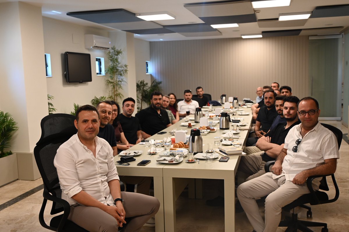 Antalyaimo's tweet photo. 09 Temmuz 2026 tarihinde, Burdur Temsilciliğimiz ile birlikte Bucak ilçesinde görev yapan İTB’li üyelerimizin katılımıyla Şubemizde bir toplantı gerçekleştirildi.
Toplantıda, proje süreçlerinde karşılaşılan sorunlar ve uygulamada yaşanan hususlar hakkında üyelerimizle karşılıklı görüş alışverişinde bulunulmuş, çözüm önerileri değerlendirilmiş ve mesleki konularda istişareler gerçekleştirilmiştir. Ayrıca üyelerimizin talep, öneri ve dilekleri dinlenerek, karşılaşılan sorunlara yönelik değerlendirmeler yapılmıştır.
Katılımları ve değerli katkıları için Burdur Bucak ilçesinde görev yapan tüm meslektaşlarımıza teşekkür eder, çalışmalarında başarılar dileriz.