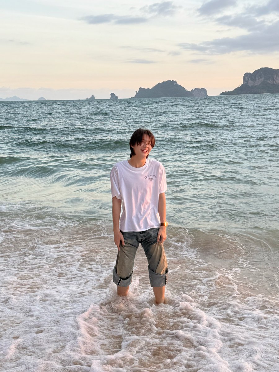 sHXkkkk's tweet photo. 2.5ขวบ                                                25ปี https://t.co/BYJlZMc8mN