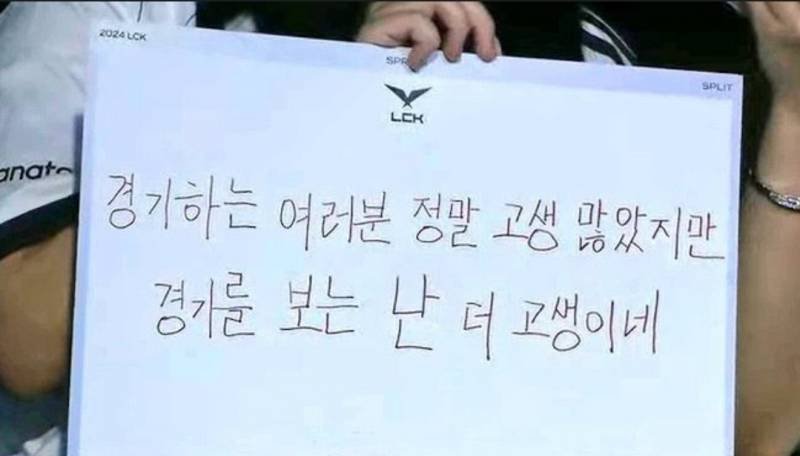 Motae_Eagles's tweet photo. 땨🧡 https://t.co/2LYTd1BAwX