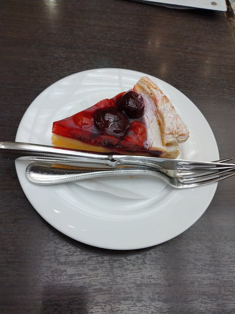 kjfujima's tweet photo. 2026年7月9日銀座コージーコーナー赤羽ビーンズ店、チェリーパイ、メロンのショートケーキ https://t.co/4IUsVGOSkA