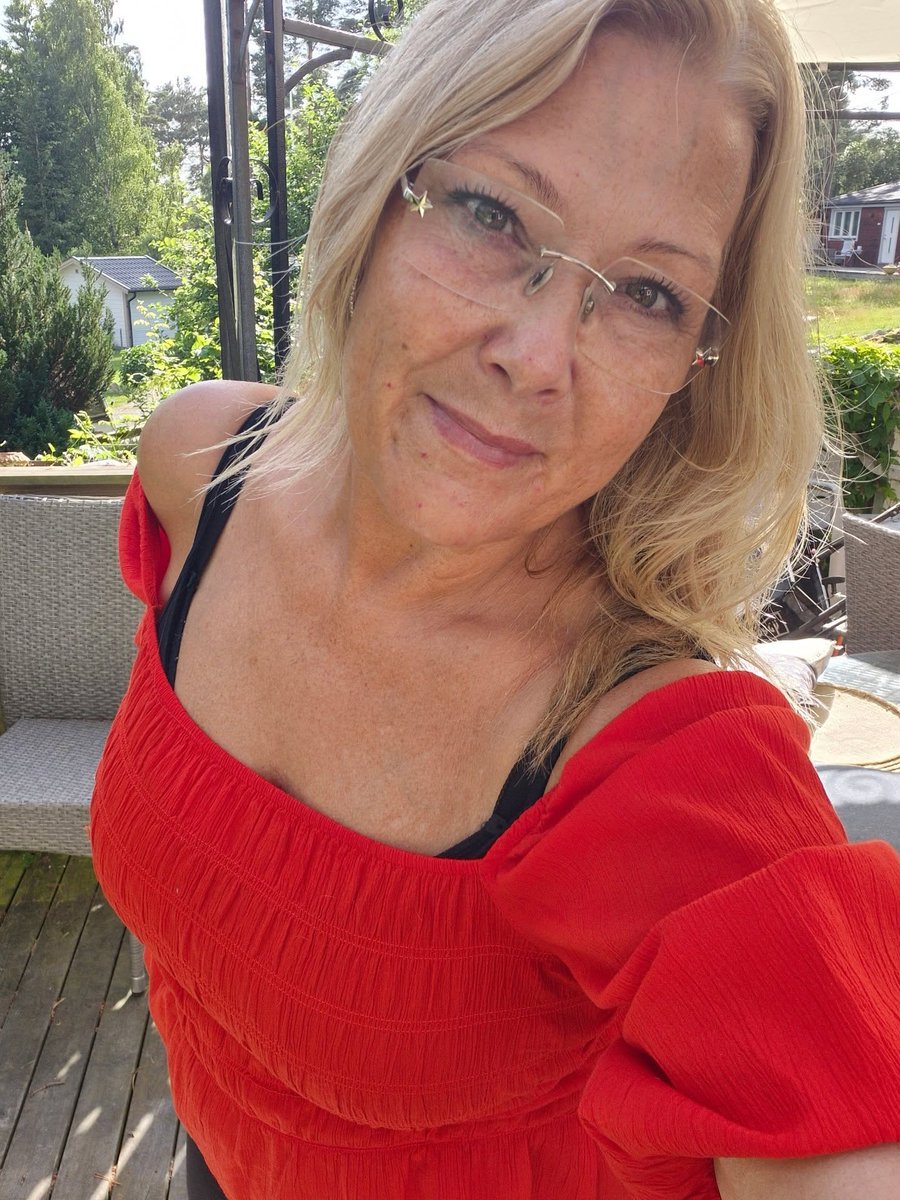 MalinPerssonX's tweet photo. Be honest: am I your crush type? https://t.co/N1t8Cuo0Lc