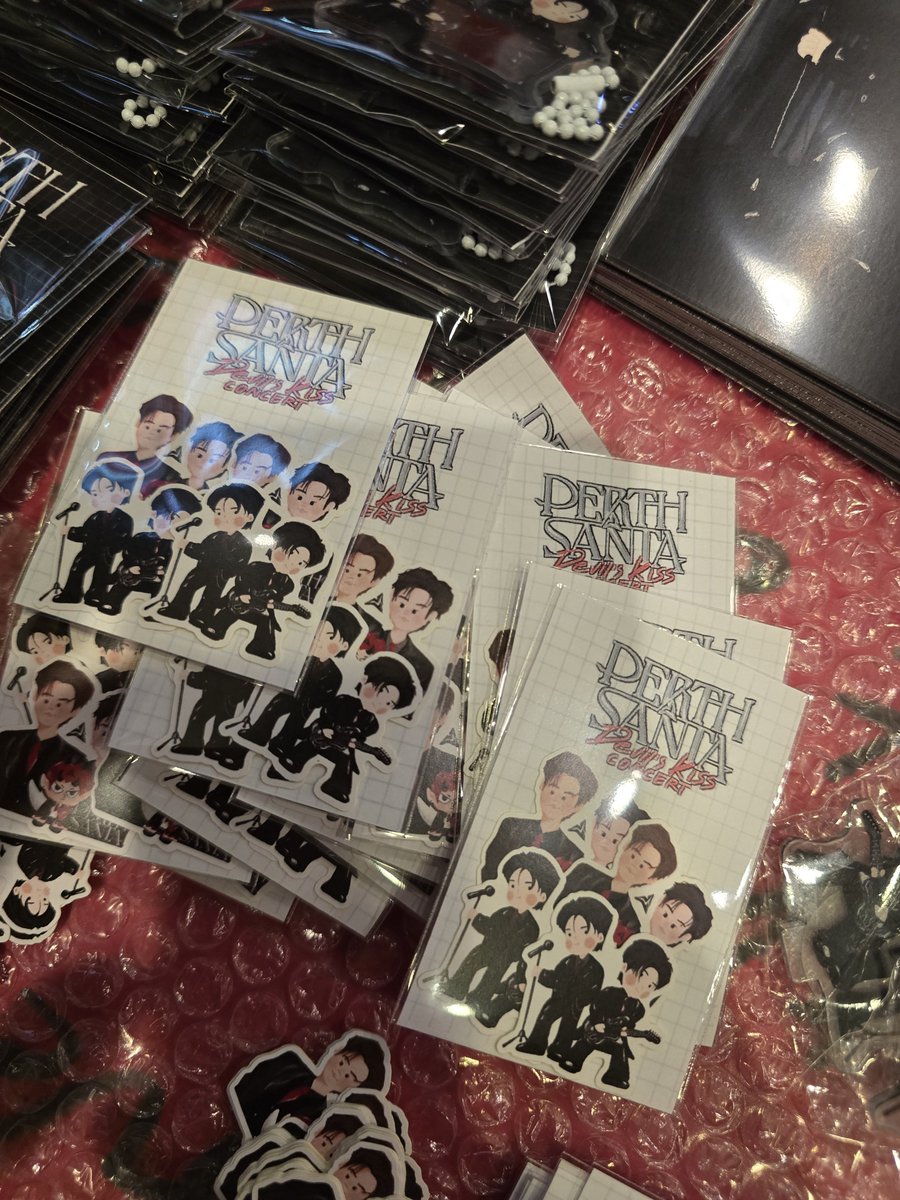 uuuunnnnn_'s tweet photo. นั่งแพ็คเอง 500+ ใครไม่มาเอาโก่ดมาก 🥹

#PerthSantaConcert https://t.co/qPDtZAcAEz