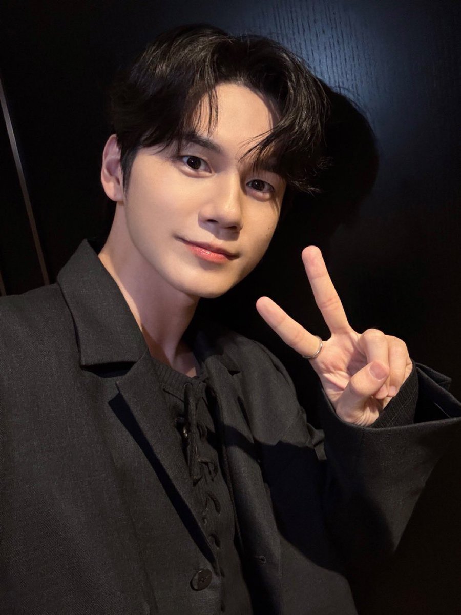 OSW_GLOBAL's tweet photo. [X] 260709

Ong Seongwu at Reina Hotel First Visit Event 🩵🏩

So handsome our Kang Minhwan❤️‍🔥
#ONGSEONGWU #옹성우 
#SpookyInLove https://t.co/Uqb4uwrOwi