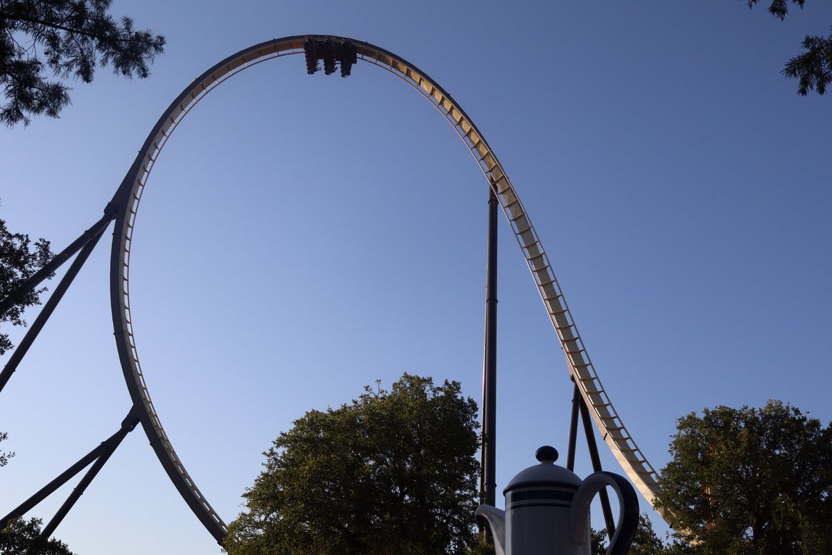 Coaster101's tweet photo. According to @rcdbdotcom, there are 6,266 roller coasters operating in the world. 

At this particular moment on Tormenta: Rampaging Run at @SixFlagsOverTX - a 218' tall Immelmann inversion - you are higher in the air/taller than all but 32 (99.49%) of them. https://t.co/y8n9ohzeMM