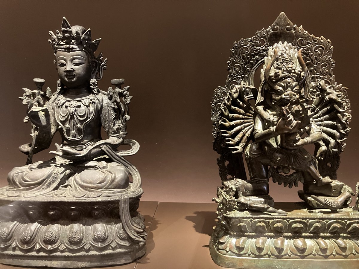 kirie_folklore's tweet photo. バンコク国立博物館に展示されている各国の仏像
1枚目から、タイ、ミャンマー、スリランカ、チベット https://t.co/uRmhvQGCND