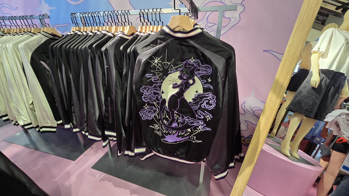 PokeDrakoV's tweet photo. La marca #Celio lanza 2 chaquetas especiales de los #Pokemon Mew y Mewtwo: https://t.co/bHceisKwQl