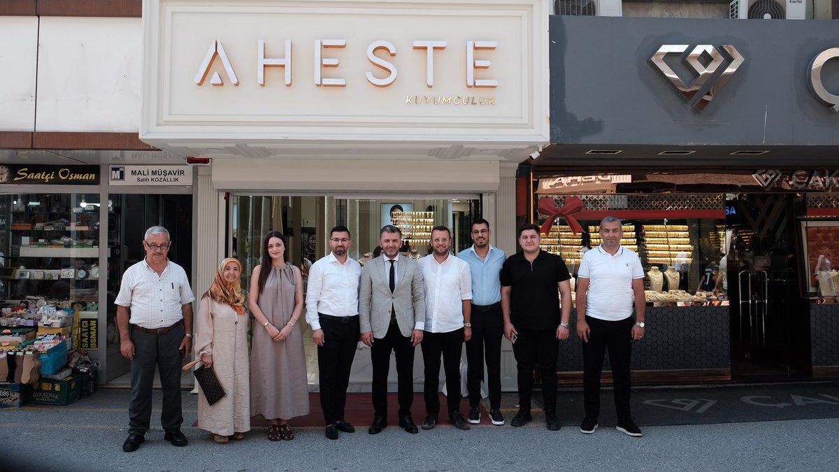 samet__caglayan's tweet photo. 📍 AHESTE Kuyumculuk’tayız

AHESTE Kuyumculuk sahibi kıymetli hemşehrimiz Emrah Kaya’yı; 
İlçe Kadın Kolları Başkanımız Hatice Genç, İlçe Gençlik Kolları Başkanımız Emircan Kocaman ve İlçe Yöneticilerimiz Sami Memiş ile Kenan Turgaç ile birlikte ziyaret ettik.

Samimi ev sahipliği ve hoş sohbeti dolayısıyla kendisine teşekkür ediyor, çalışmalarında hayırlı ve bereketli kazançlar diliyoruz.

Birlik ve beraberlik içerisinde esnafımızı ziyaret etmeye, hemşehrilerimizle gönül gönüle olmaya devam edeceğiz.