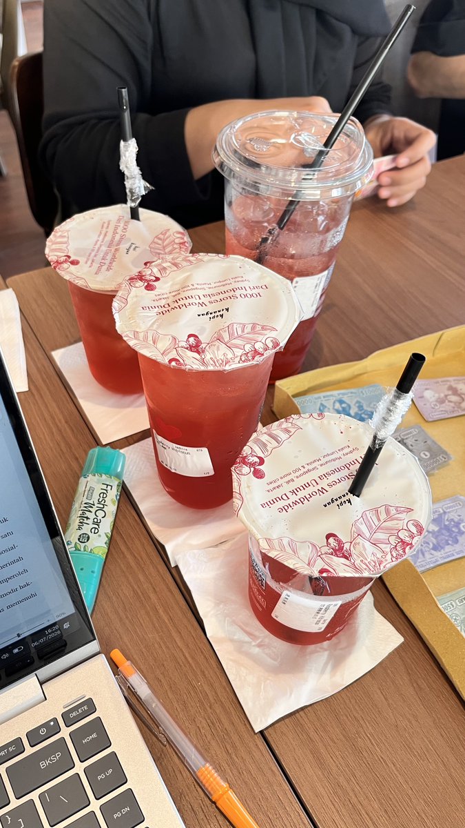 eclairsdelune's tweet photo. these past days kehidupan after sidang :] https://t.co/TOiwfnjrXW