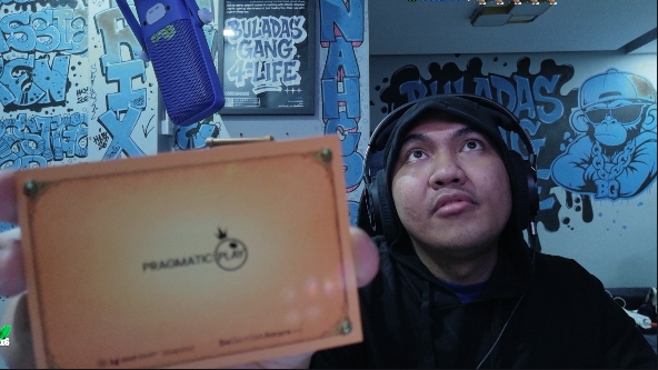ManuelEdrian's tweet photo. THANK YOU AS ALWAYS @PragmaticPlay FOR THIS MERCH AND 1.6K GIFTED SUB ON KICK WWWWWW https://t.co/cFP7hKds6J