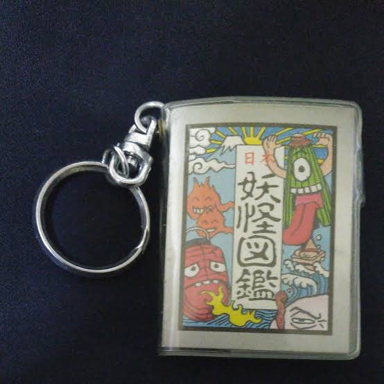 hockney66's tweet photo. 幼稚園児のとき妖怪大好きでいつも持ち歩いてたこの豆本　メルカリで2000-4000円くらいで売ってて悩んだ末買ってしまった　ルーツすぎる https://t.co/fELricv58W