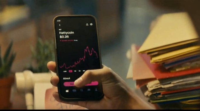 Crypto_player99's tweet photo. 在 Robinhood 的电视广告中， 20 秒处出现了一种名为 Hettycoin 的代币。 

自己去看 绝对保真 这个角度为什么搞不起来呢

这基本上是 Cashcat 的加长版。 

https://t.co/PyibbbqLaO https://t.co/dgNO8HDS3T