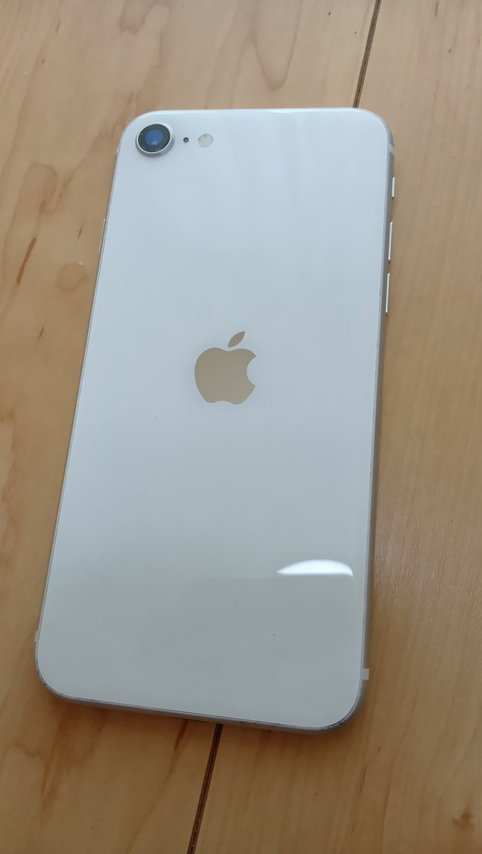 SUSUGAHARA's tweet photo. iPhoneSE2と住信sbiのデビットカードが届いたずら。 https://t.co/EzSXDD92vS