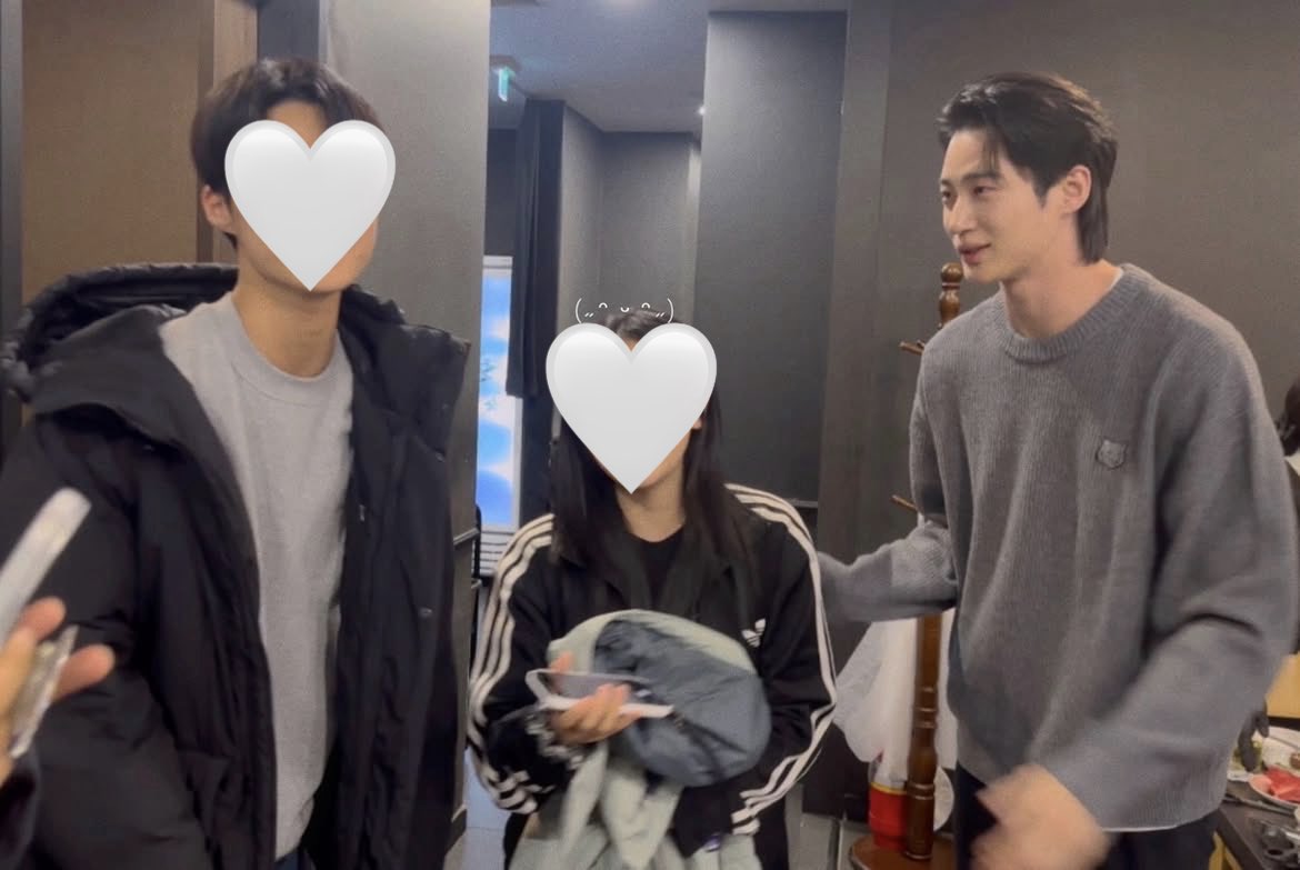 wooseokfiles's tweet photo. new photos of byeon wooseok with the supporting staff of perfect crown taken during the drama’s wrap up party! https://t.co/UrFF1L7QI8